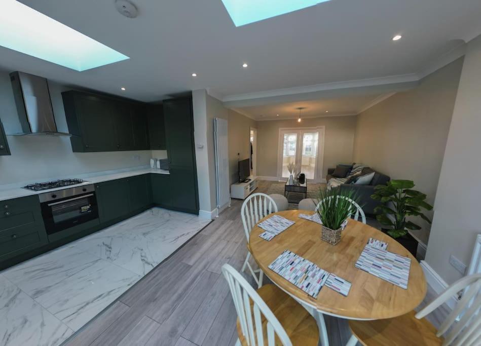 Homely & Peaceful Living Space Morden (Greater London) Exterior foto